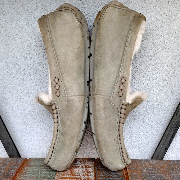 UGG Sheepskin Slippers Moccasins Loafers Shearling - Picture 2 of 8